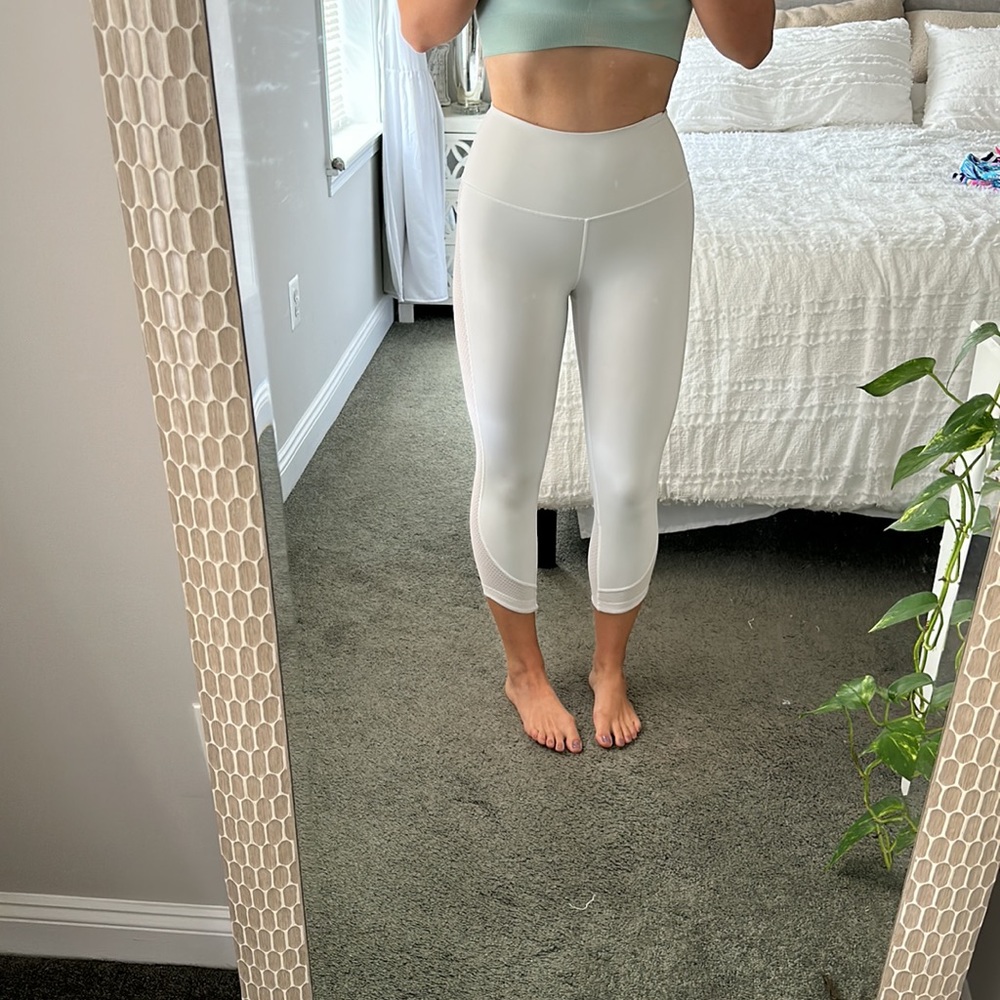 White lululemon leggings